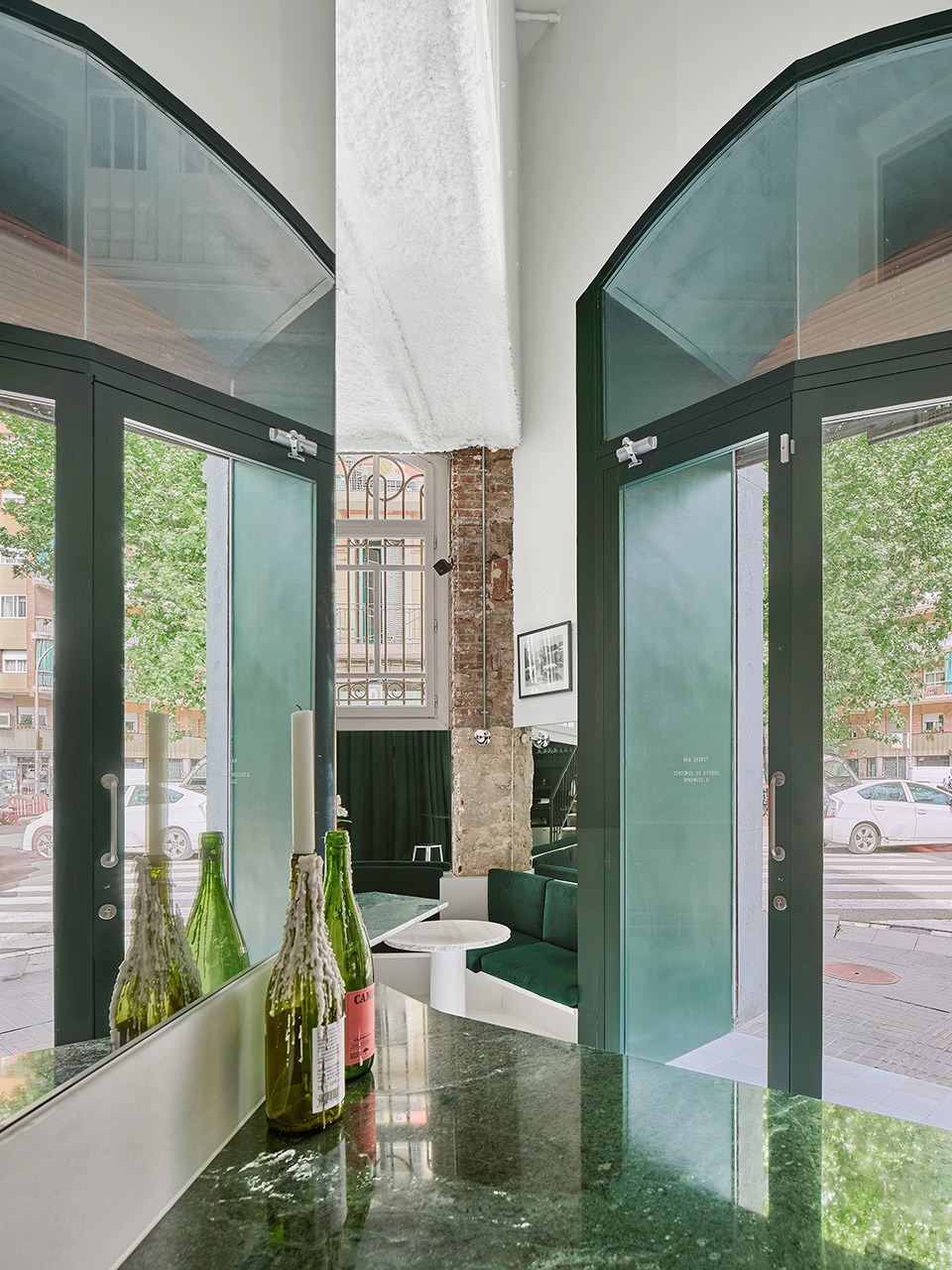 tiberi bar by h3o architects