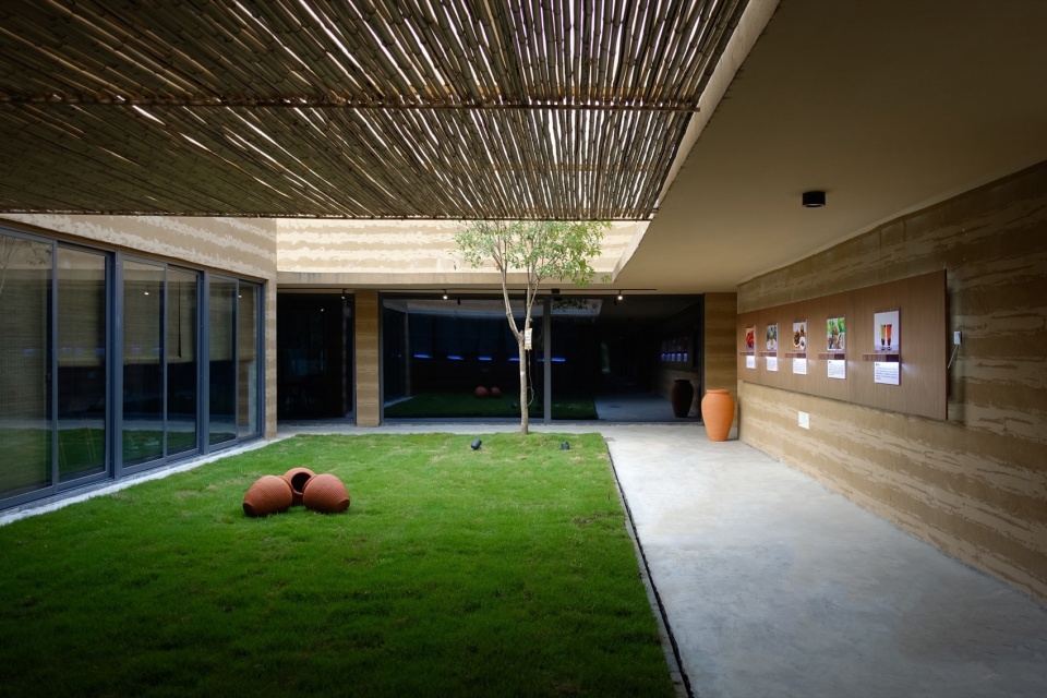 Pingwu Sichuan Plum villa by Archermit