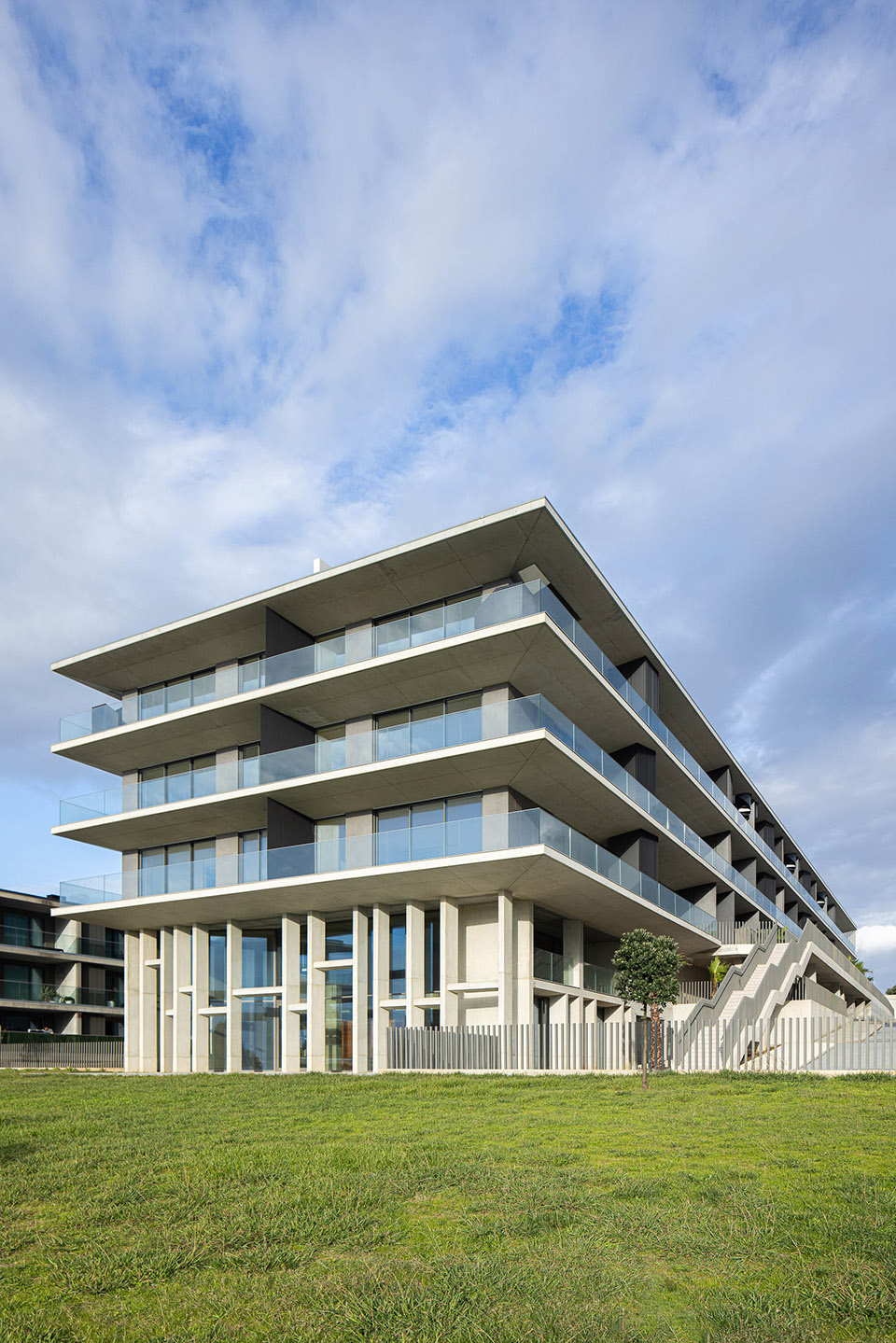 seashore building by atelier darquitectura lopes da costa
