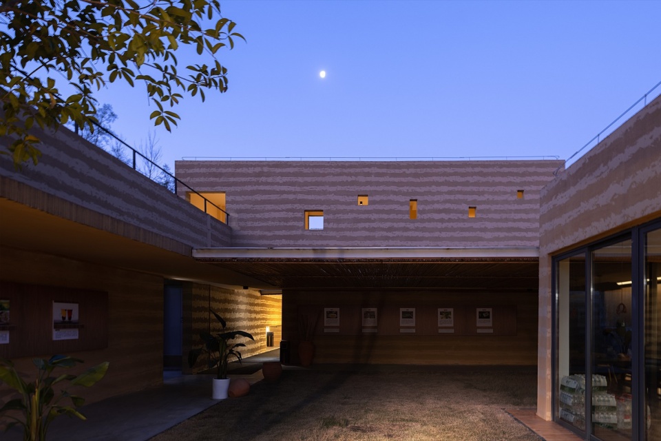 Pingwu Sichuan Plum villa by Archermit