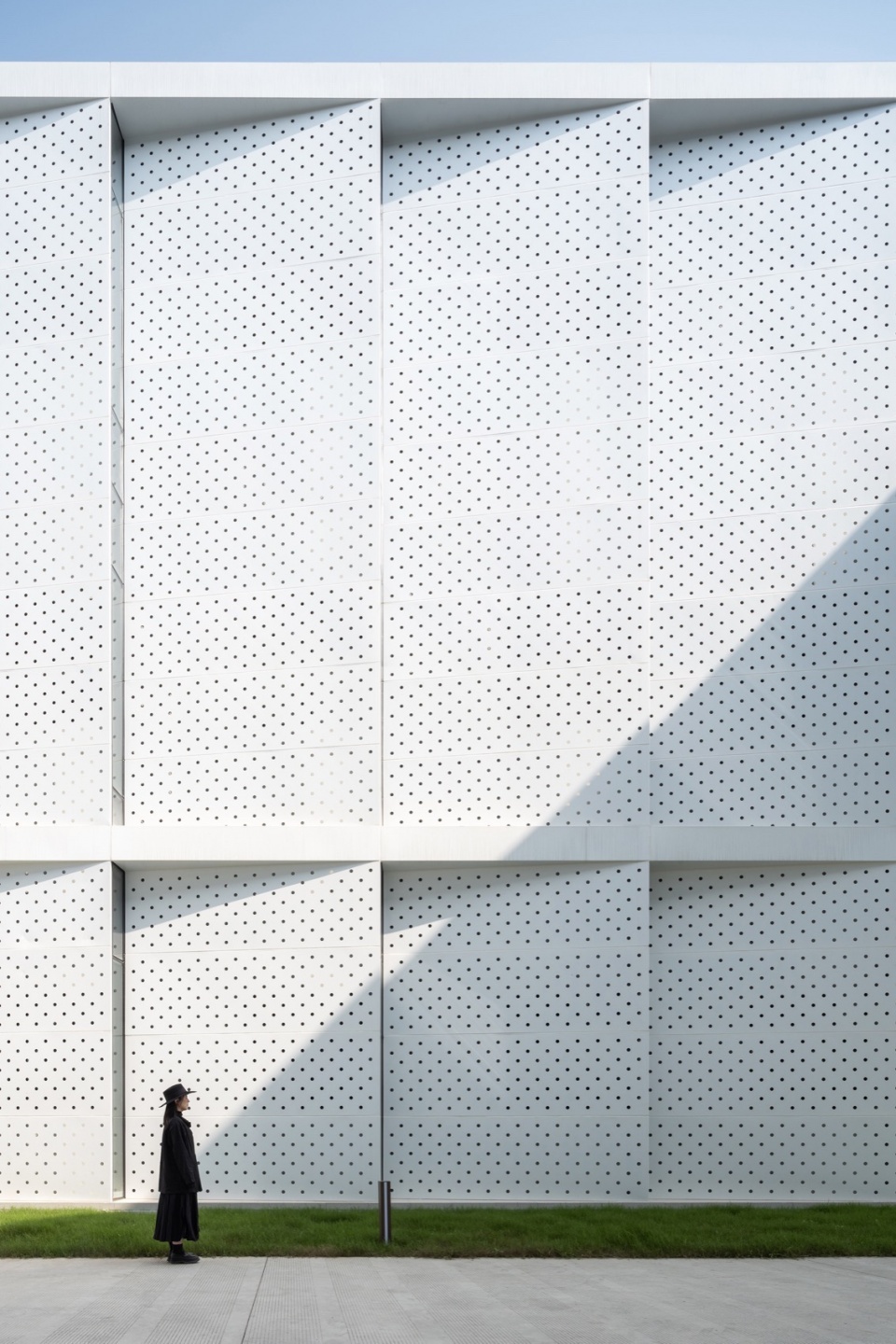 bmw foshan baochuang center by archihope uk ltd