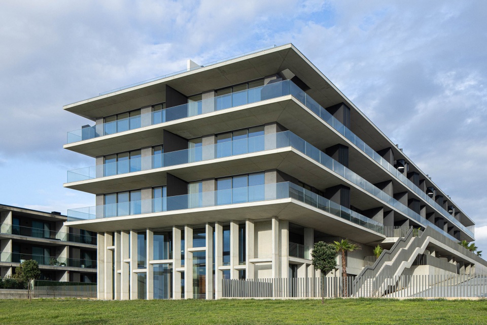 seashore building by atelier darquitectura lopes da costa