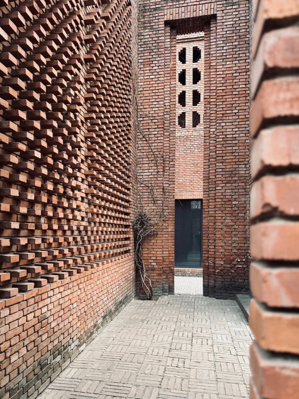 red brick art museum by dong yugan