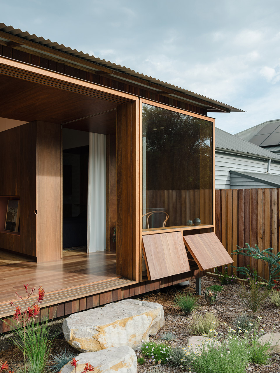 aru house by curious practice