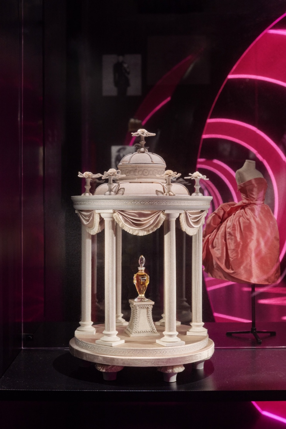miss dior exhibition by oma