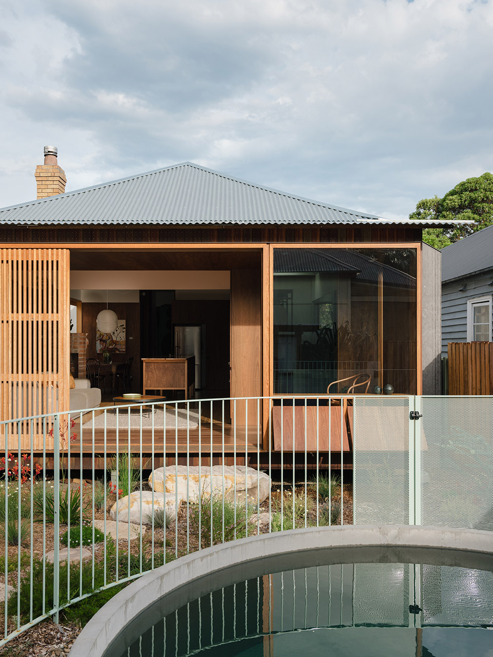 aru house by curious practice