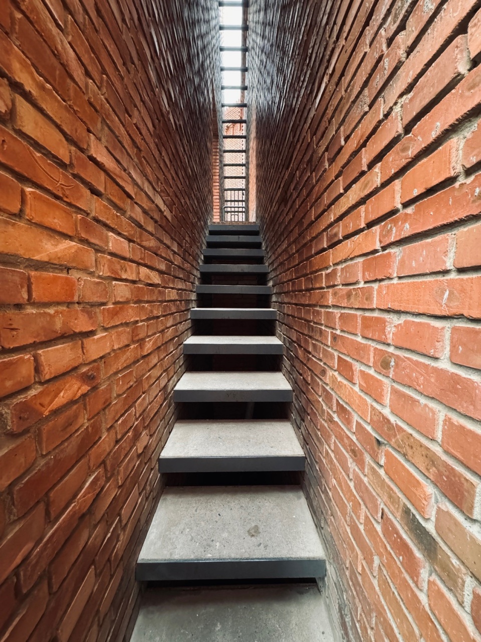 red brick art museum by dong yugan