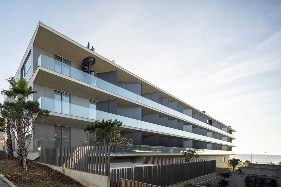 seashore building by atelier darquitectura lopes da costa