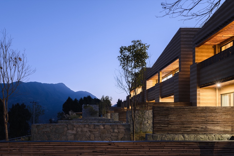 Pingwu Sichuan Plum villa by Archermit