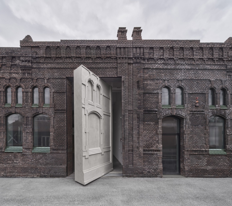 plato contemporary art gallery by kwk promes