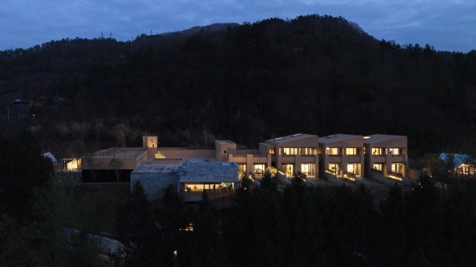 Pingwu Sichuan Plum villa by Archermit