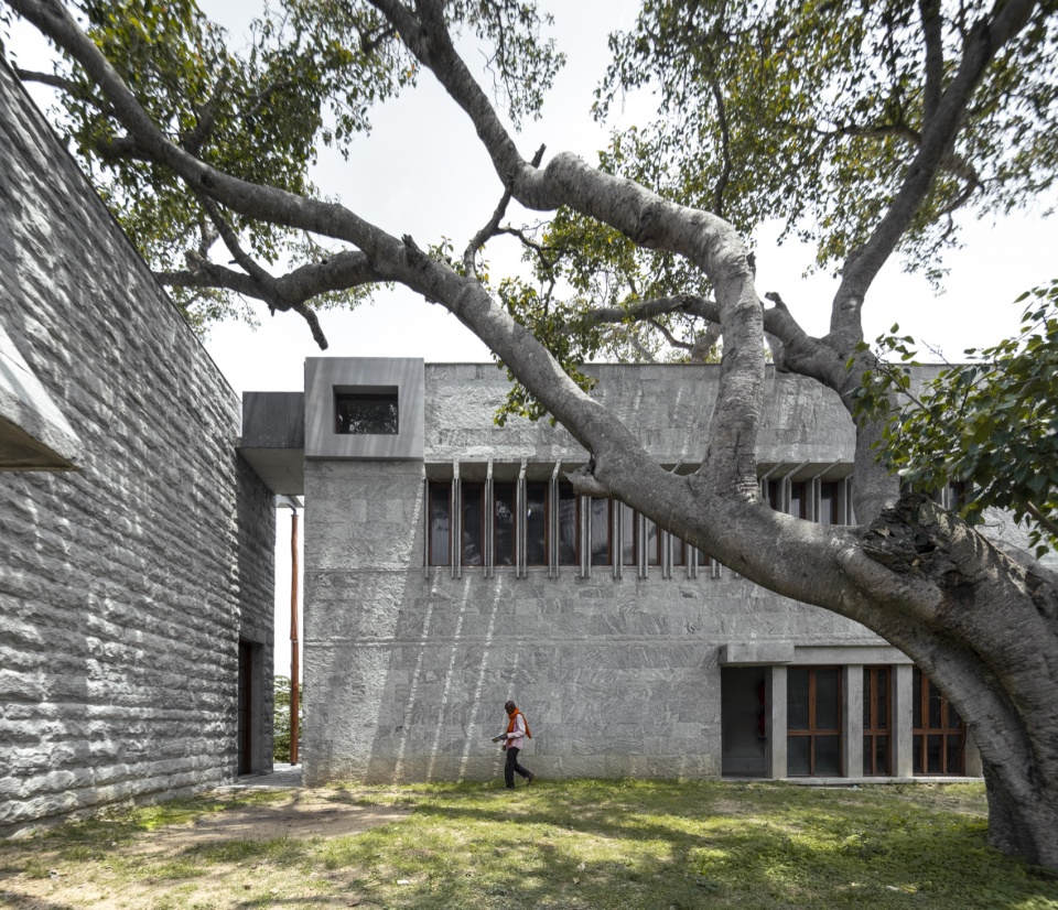 one tree hill by samira rathod design atelier