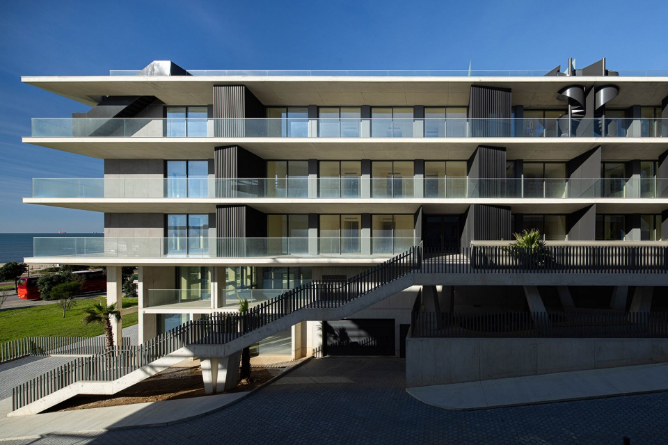 seashore building by atelier darquitectura lopes da costa