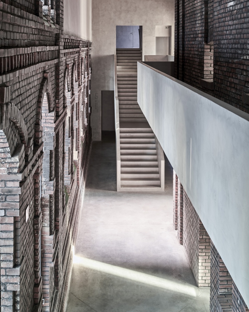 plato contemporary art gallery by kwk promes