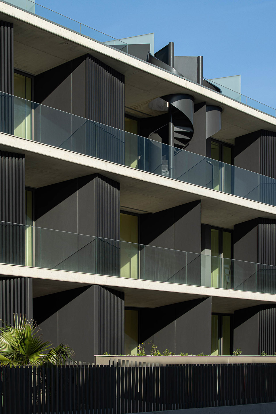 seashore building by atelier darquitectura lopes da costa