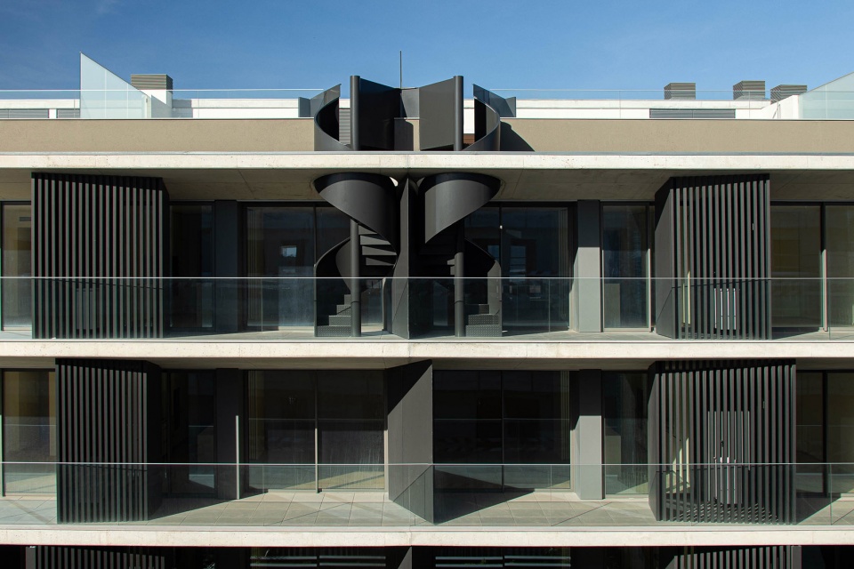 seashore building by atelier darquitectura lopes da costa