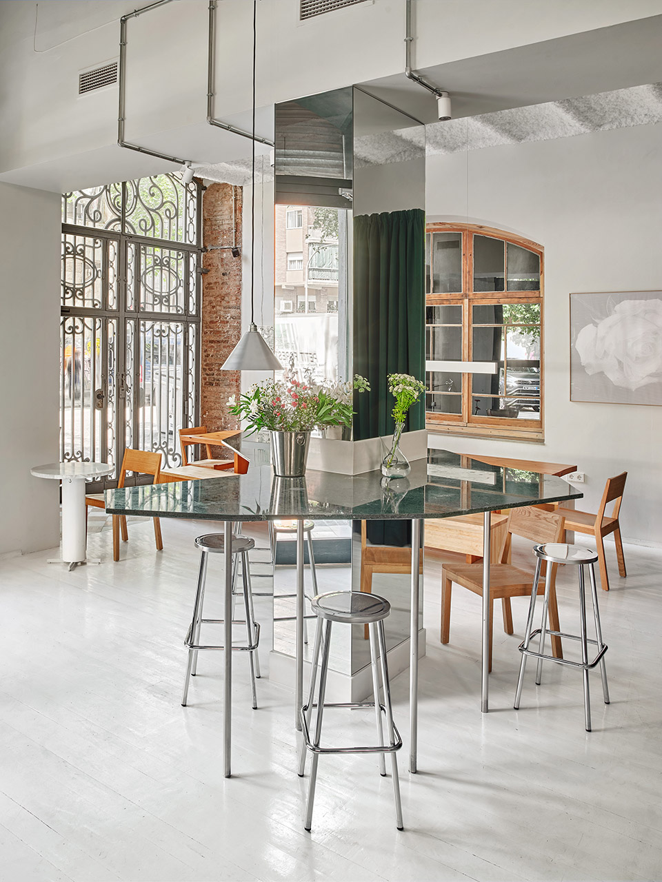 tiberi bar by h3o architects
