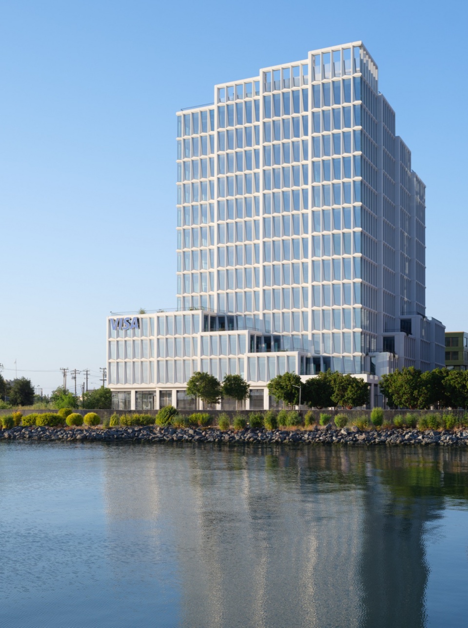 visas market support center by henning larsen