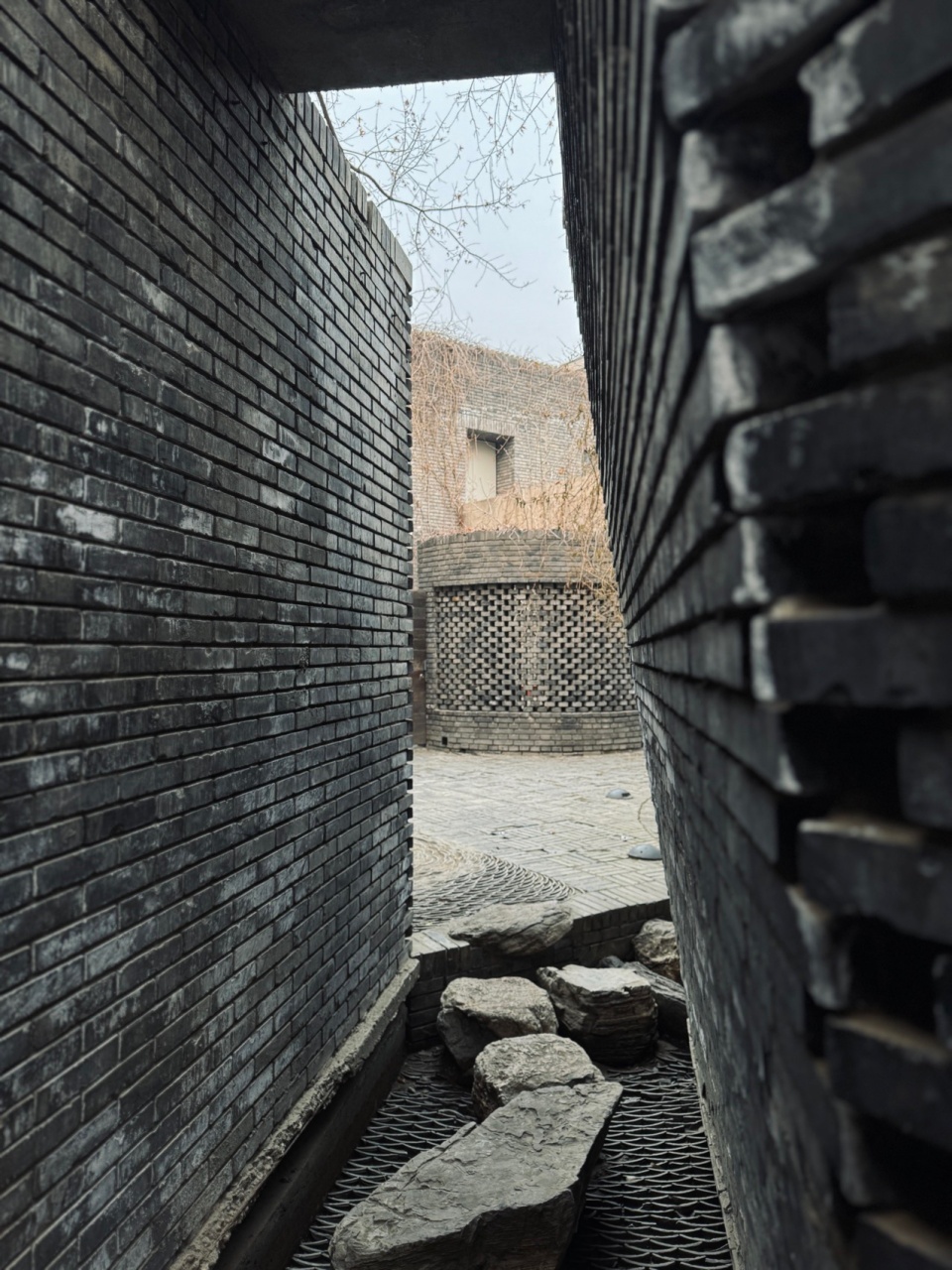red brick art museum by dong yugan