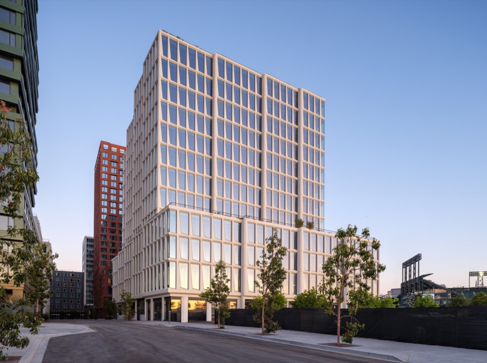 visas market support center by henning larsen