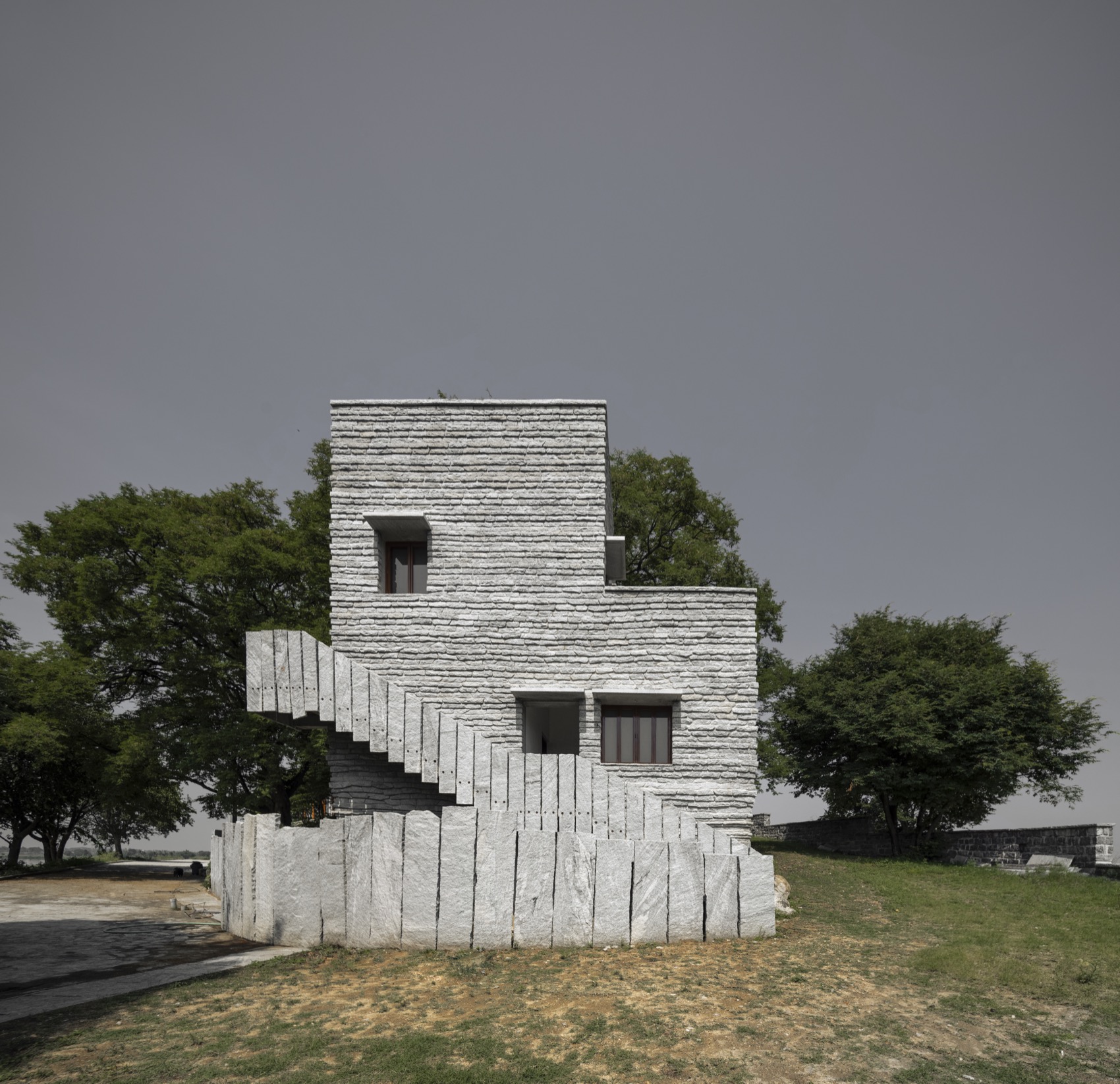 One Tree Hill by Samira Rathod Design Atelier - 谷德设计网
