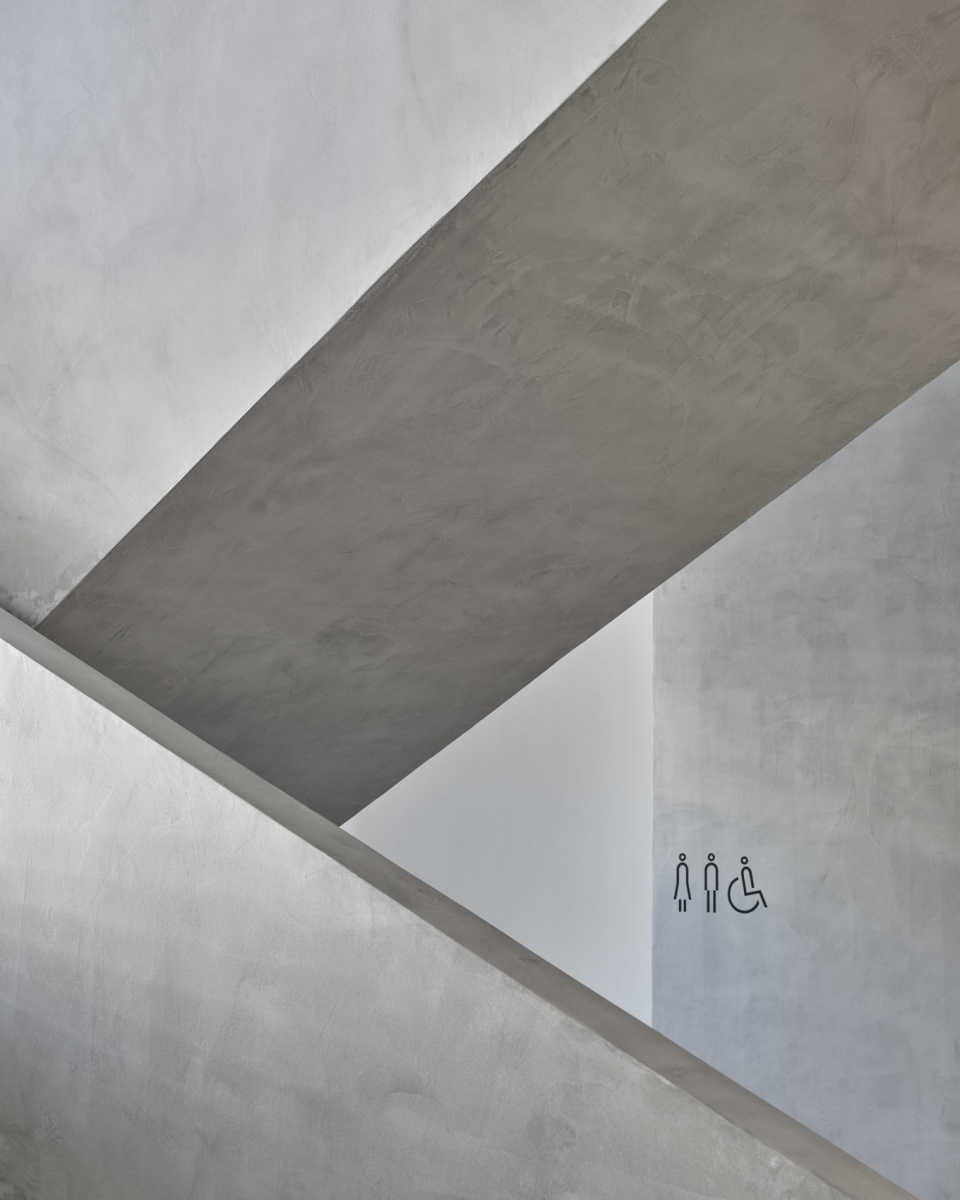 plato contemporary art gallery by kwk promes