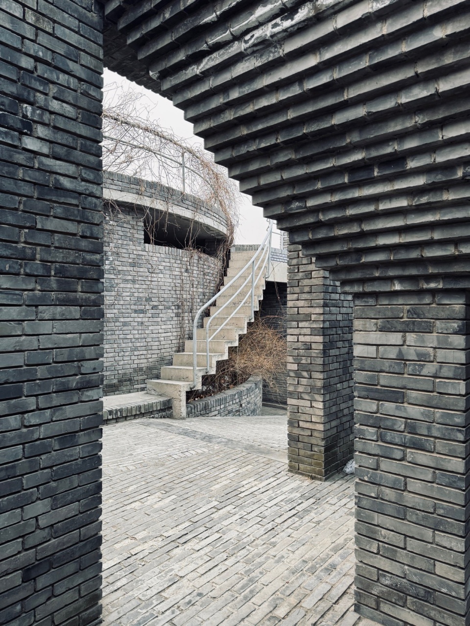 red brick art museum by dong yugan