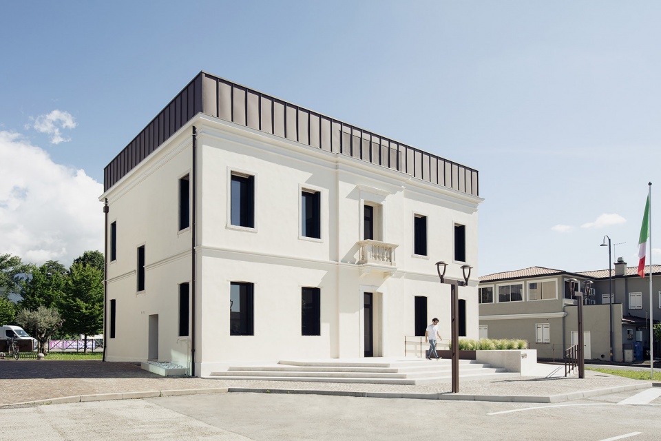 the new cultural center gian paolo negri by didone comacchio architects