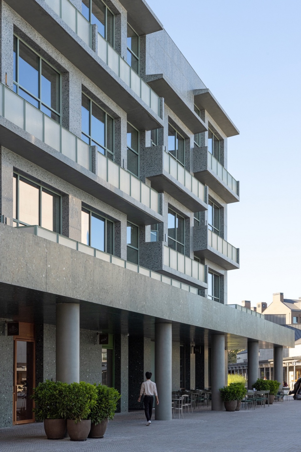 youyi bay community mi casa su casa club hotel and juanzong apartment by genarchitects