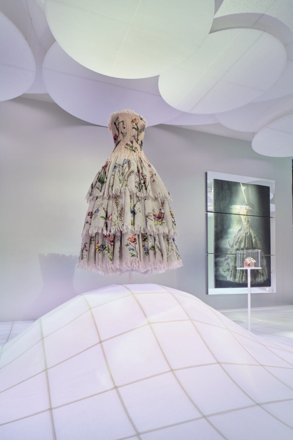 miss dior exhibition by oma