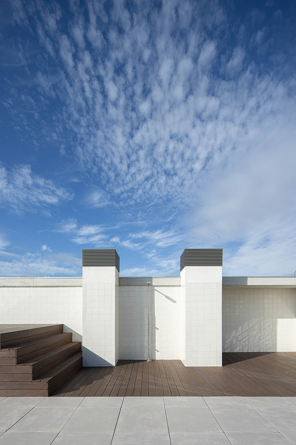 seashore building by atelier darquitectura lopes da costa
