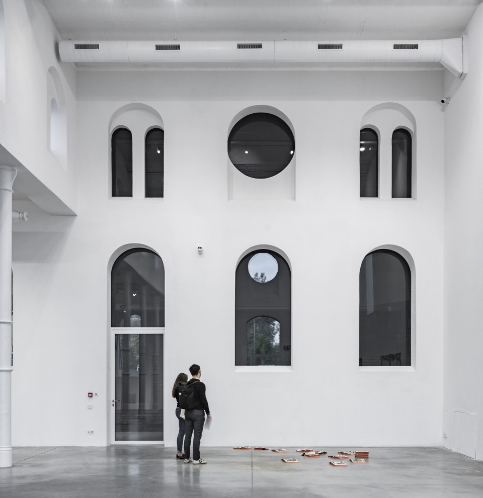 plato contemporary art gallery by kwk promes
