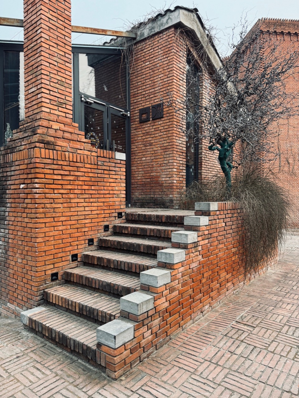 red brick art museum by dong yugan