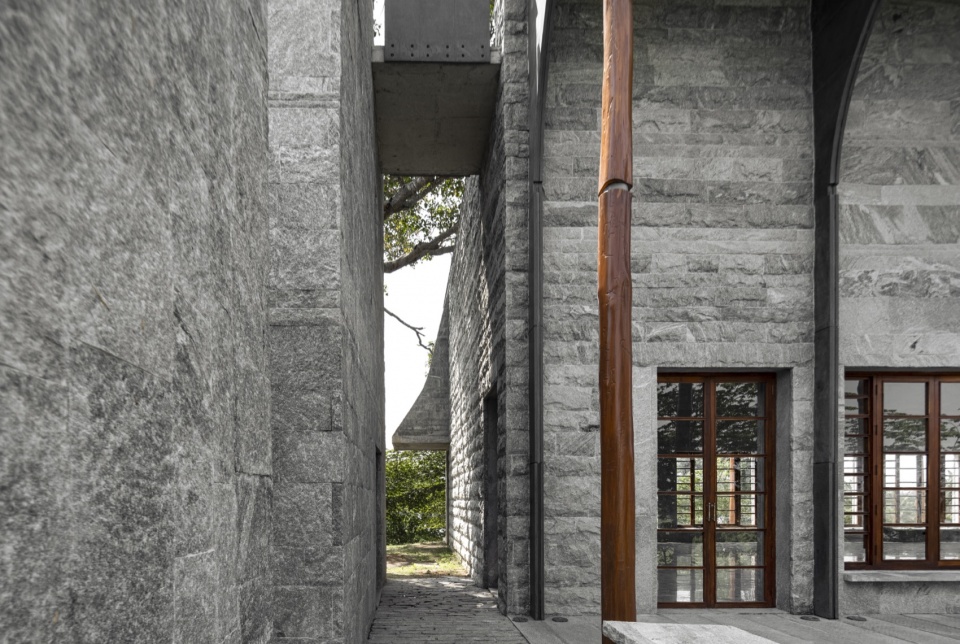 one tree hill by samira rathod design atelier