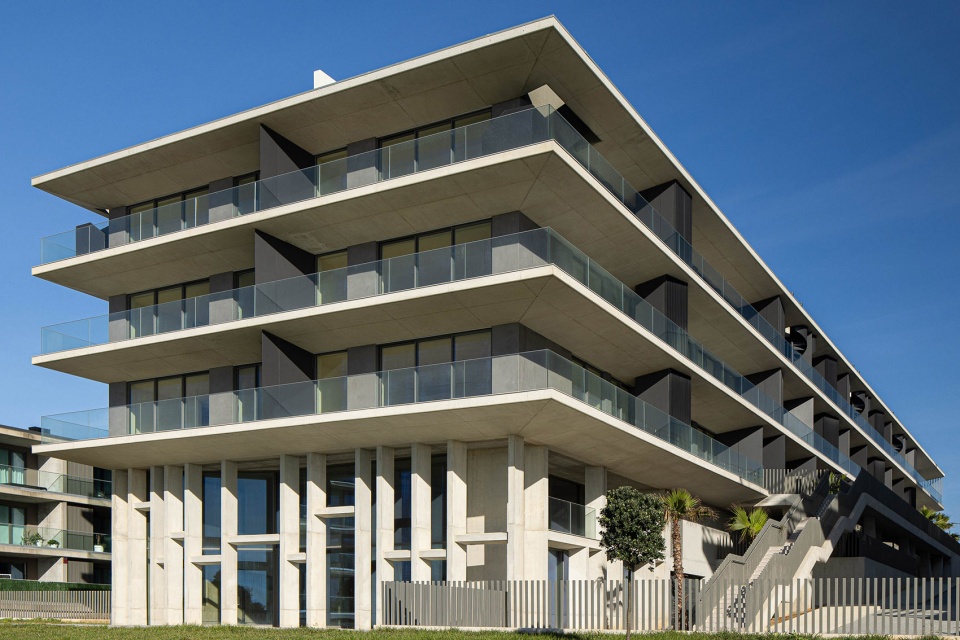 seashore building by atelier darquitectura lopes da costa