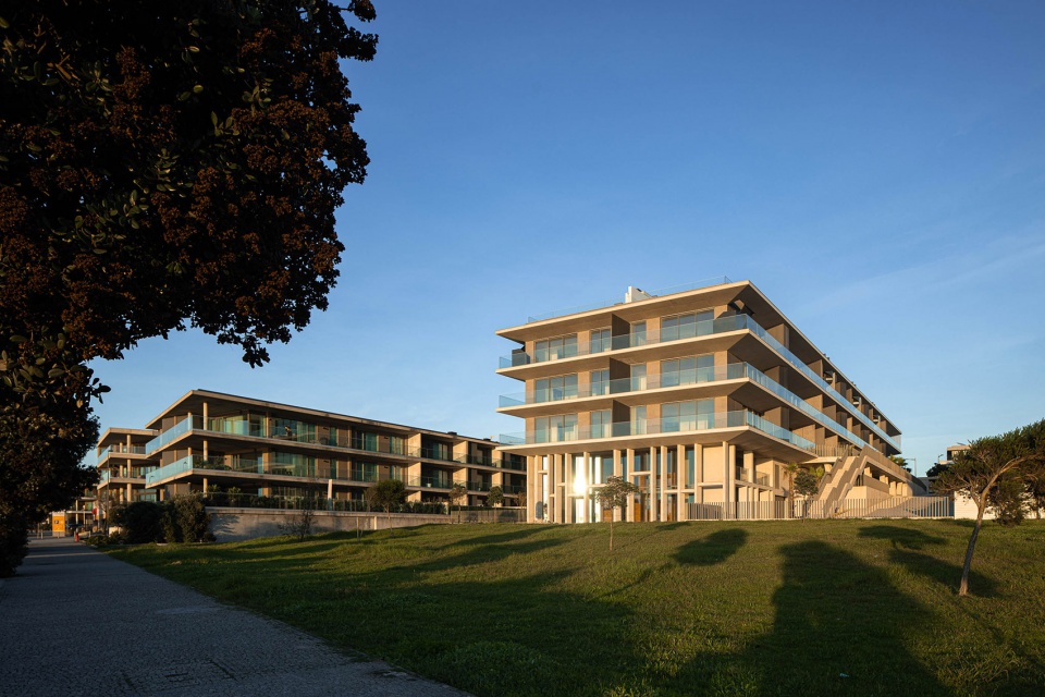 seashore building by atelier darquitectura lopes da costa