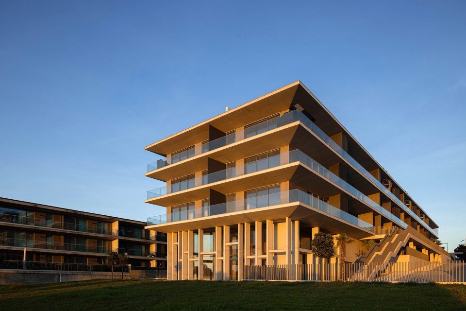 seashore building by atelier darquitectura lopes da costa