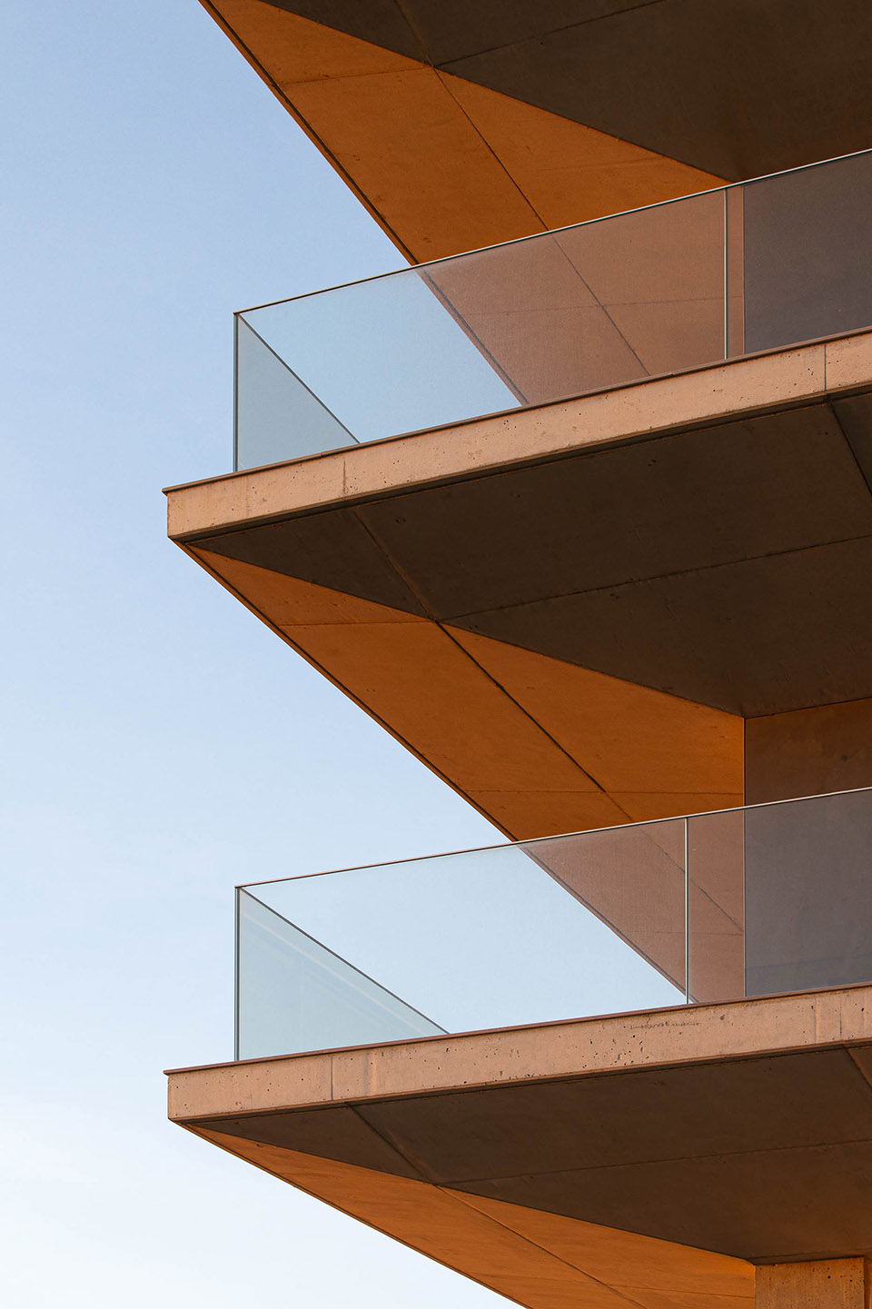 seashore building by atelier darquitectura lopes da costa
