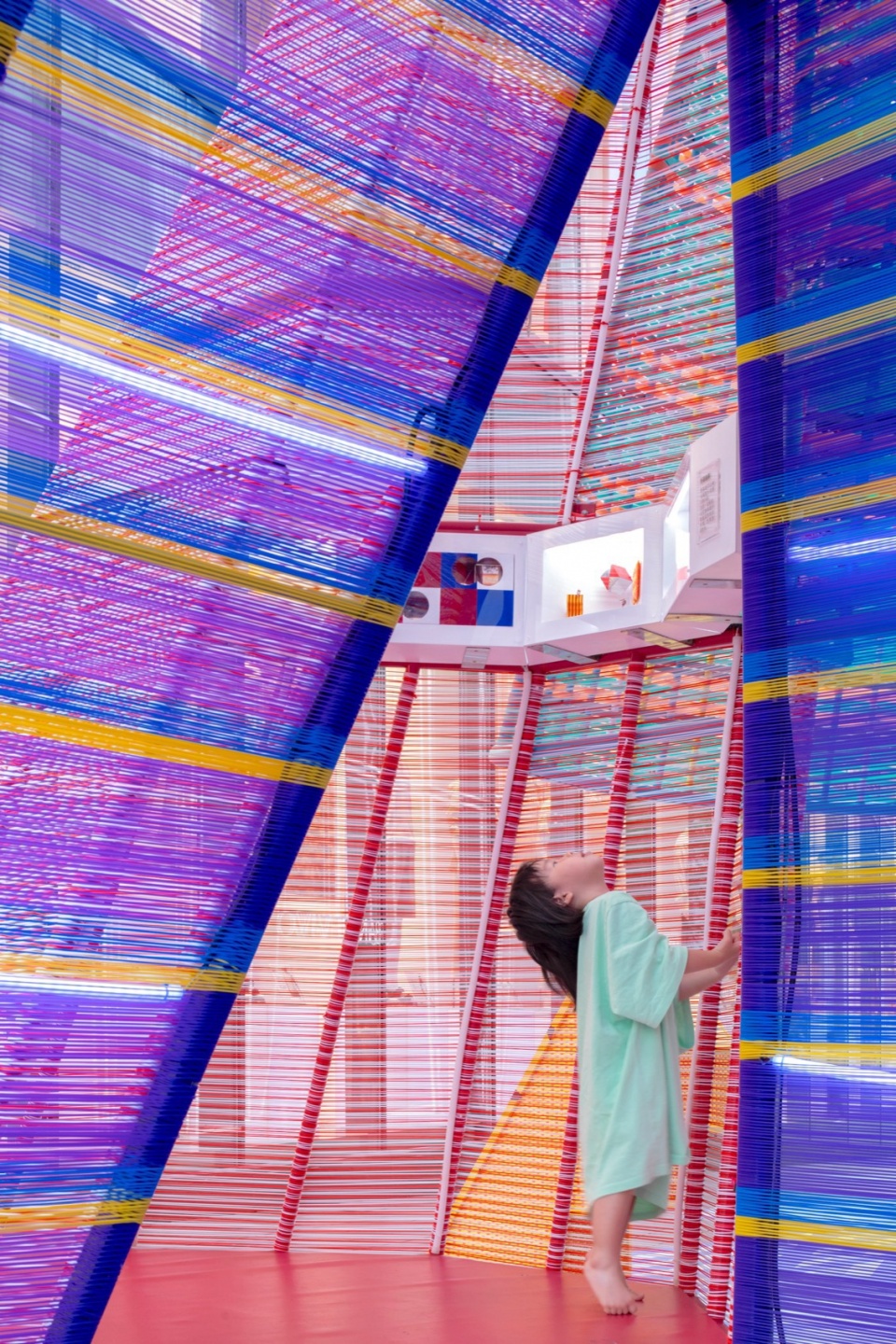 “维度天空”内部的折叠剧场场景 © 大星吉子 摄影:胡康榆 woven city the house of dream