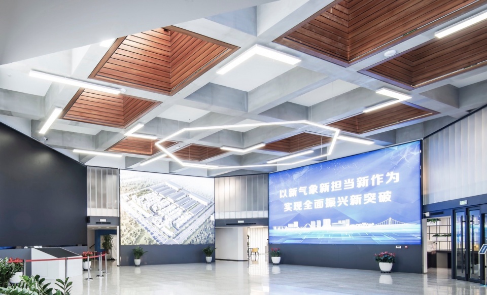 入口大堂的光影,Light and shadow in the entrance lobby(版权所有:CZ工作室)