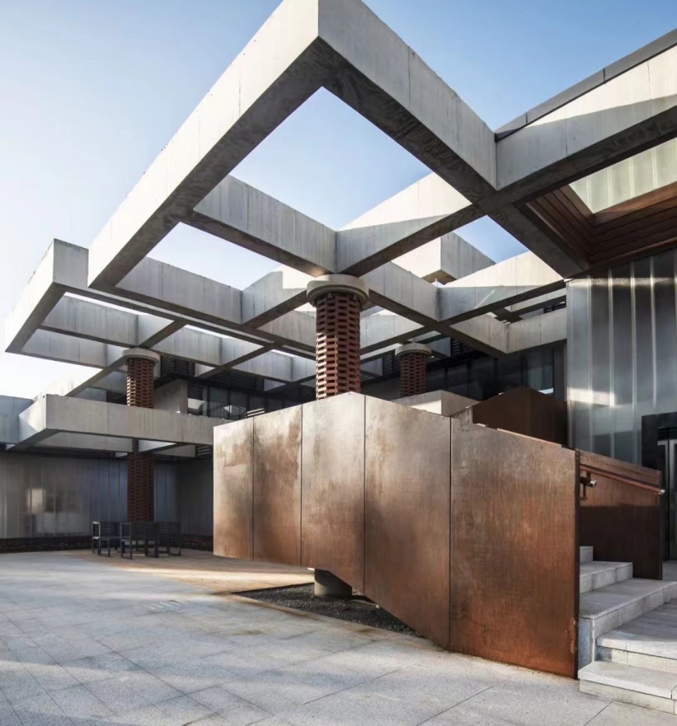 清水混凝土与锈蚀耐候钢板(1),Exposed concrete and corroded weathering steel plate(版权所有:CZ工作室)