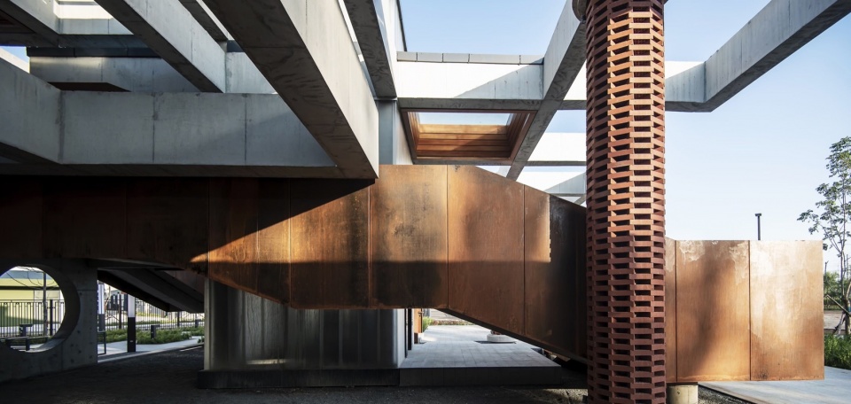 清水混凝土与锈蚀耐候钢板(2),Exposed concrete and corroded weathering steel plate(版权所有:CZ工作室) zlx