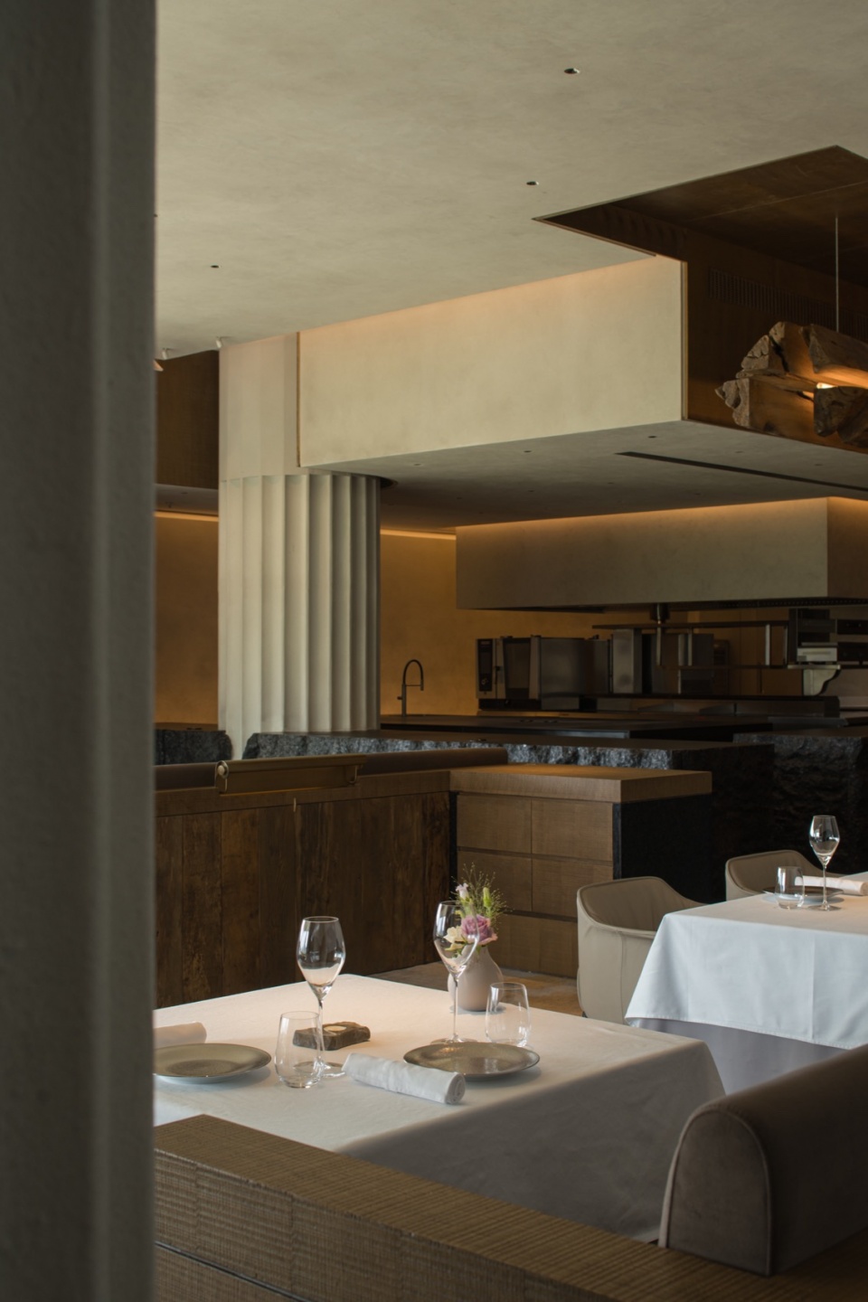 用餐区视角Dining area view affinite restaurant by a ardon