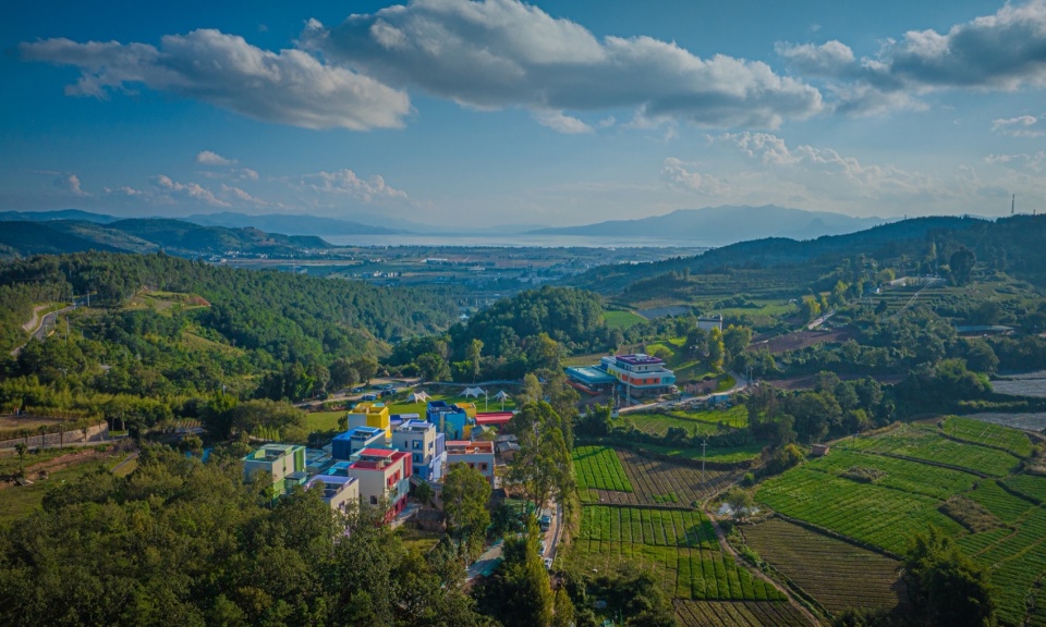 Fuxian Lake Feidatian Village Renovation by VTJZ VDA