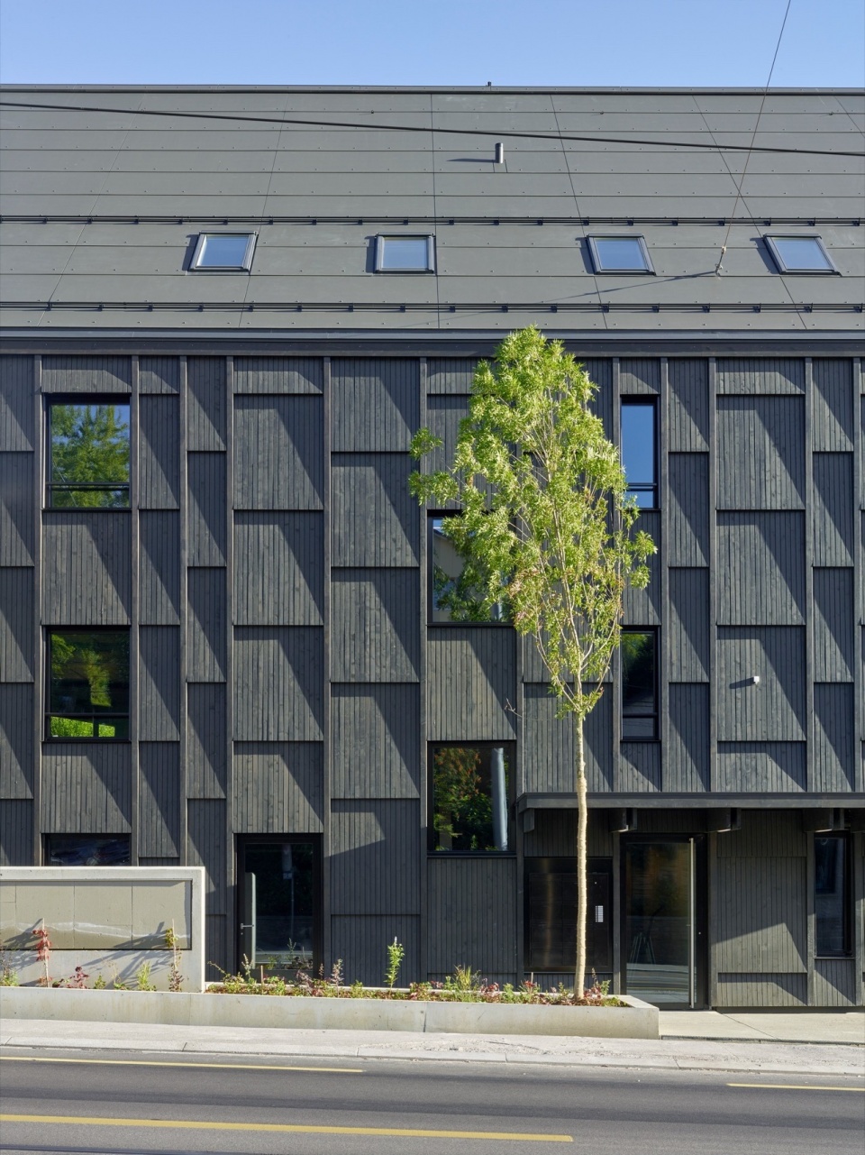 Apartment Building L329 in Zurich Switzerland by Rossetti Wyss Architects