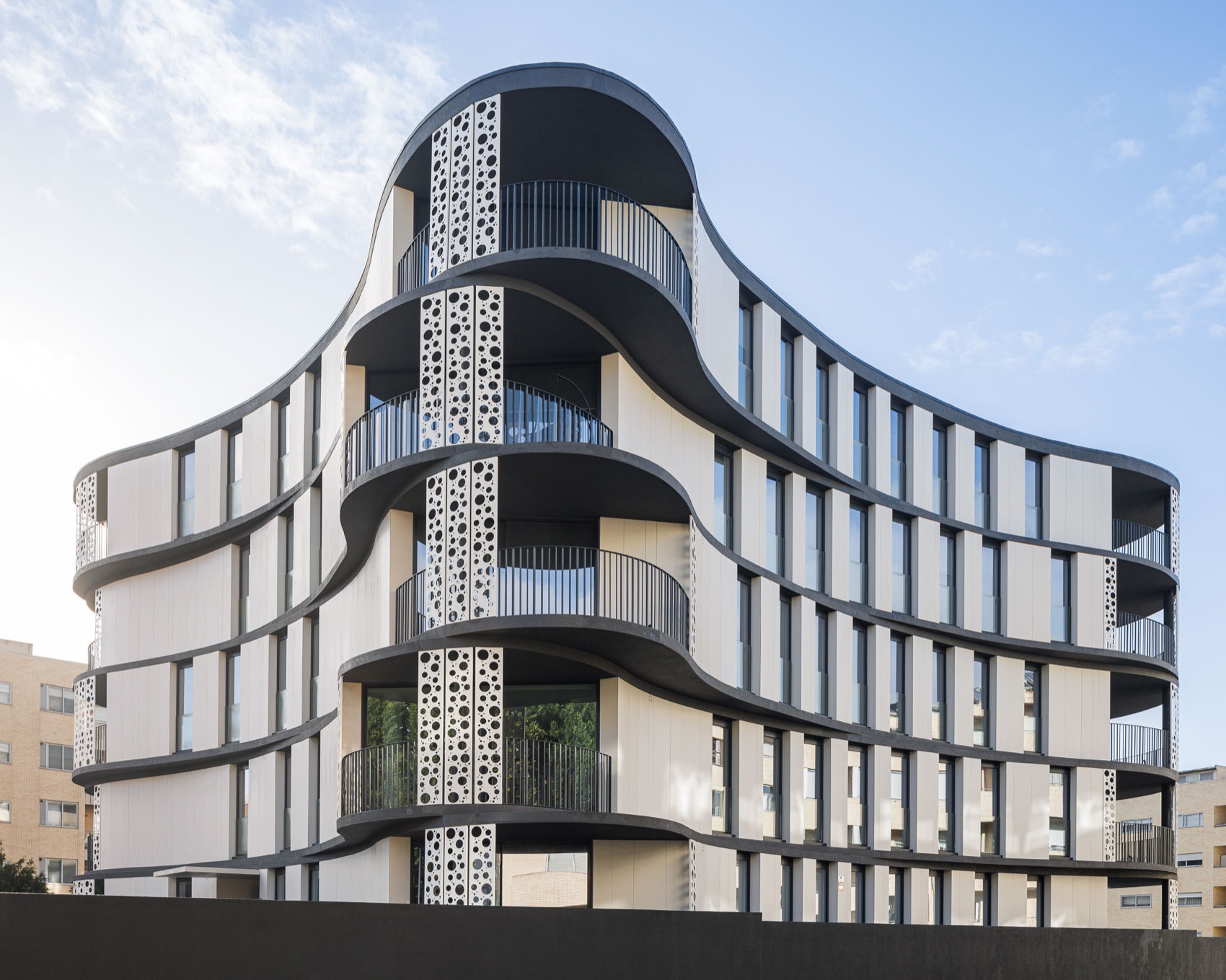 Sense Building Design Sense 100 Building by Sandra Micaela Casinha architects - 谷德设计网