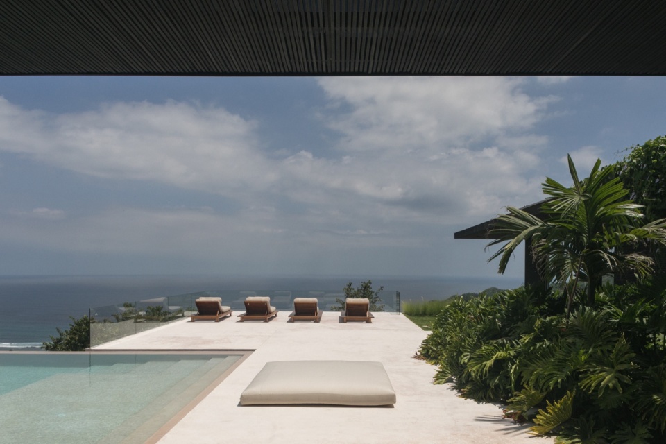 V HOUSE Atelier Alejandro Borrego