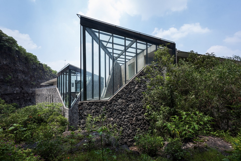 pumas club house by dfarquitectos