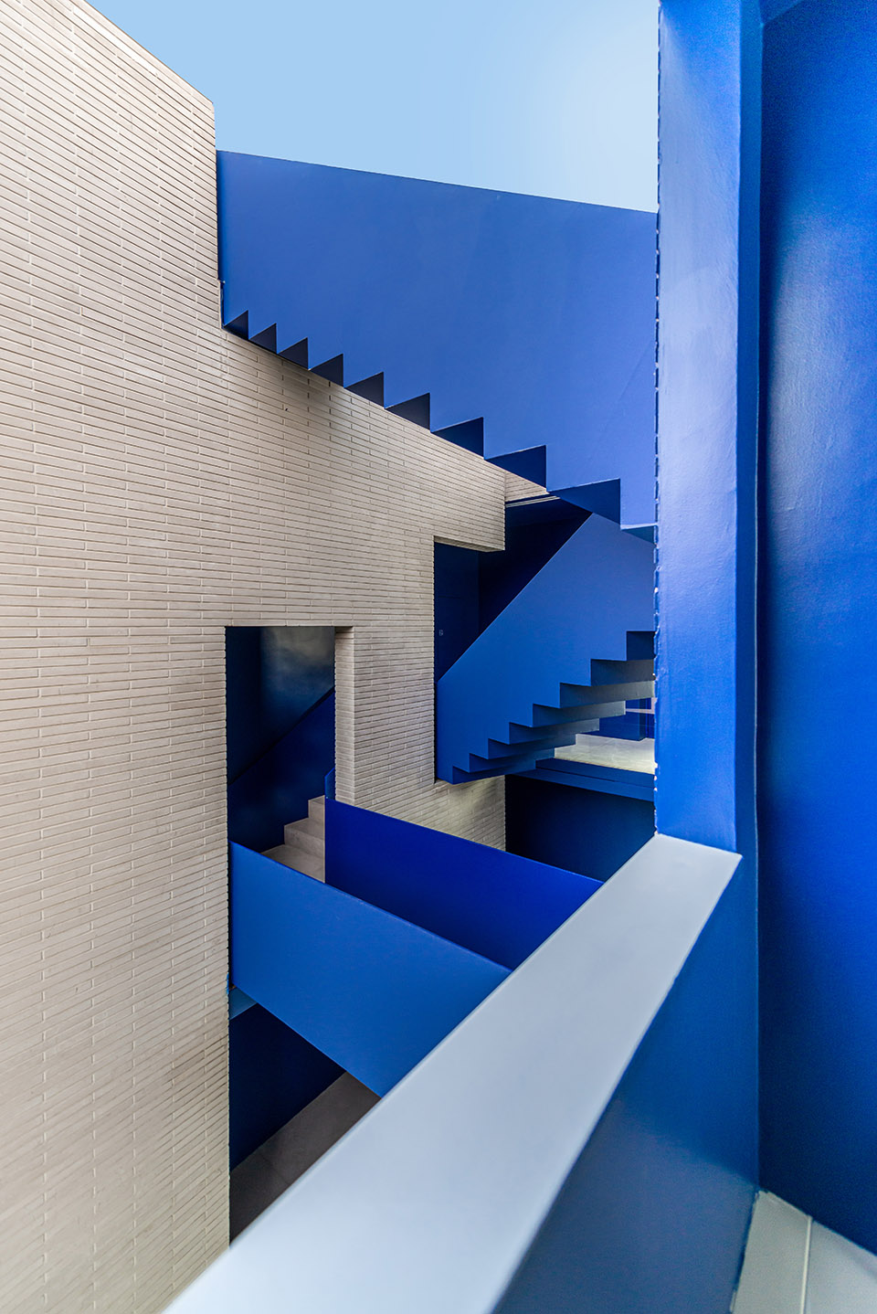 the paakat residence by rooydaad architects