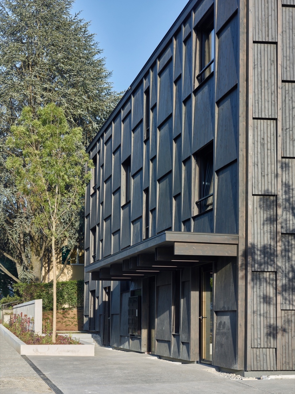 Apartment Building L329 in Zurich Switzerland by Rossetti Wyss Architects